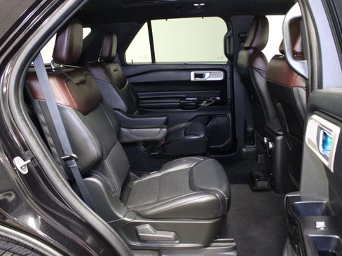 Used 2022 Ford Explorer Platinum RWD image 16