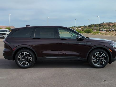 Used 2025 Lincoln Nautilus Premier w/ Jet Appearance Package AWD/4WD image 2