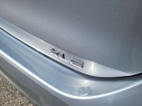 Used 2023 Toyota Highlander XLE FWD image 10