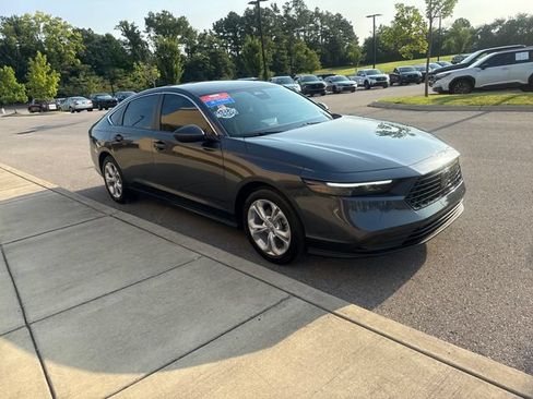Used 2025 Honda Accord LX image 6