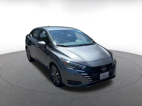 Used 2025 Nissan Versa SV FWD image 3