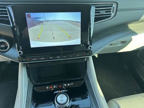 Used 2024 Jeep Wagoneer L Series II image 17