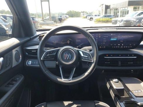 Used 2025 Buick Enclave Avenir FWD image 15