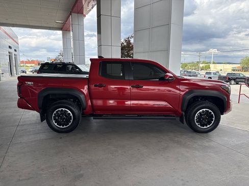 Certified 2025 Toyota Tacoma TRD Off-Road AWD/4WD image 3