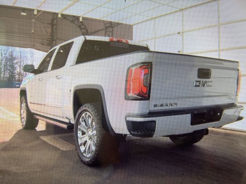 Used 2017 GMC Sierra 1500 Denali w/ Denali Ultimate Package image 4