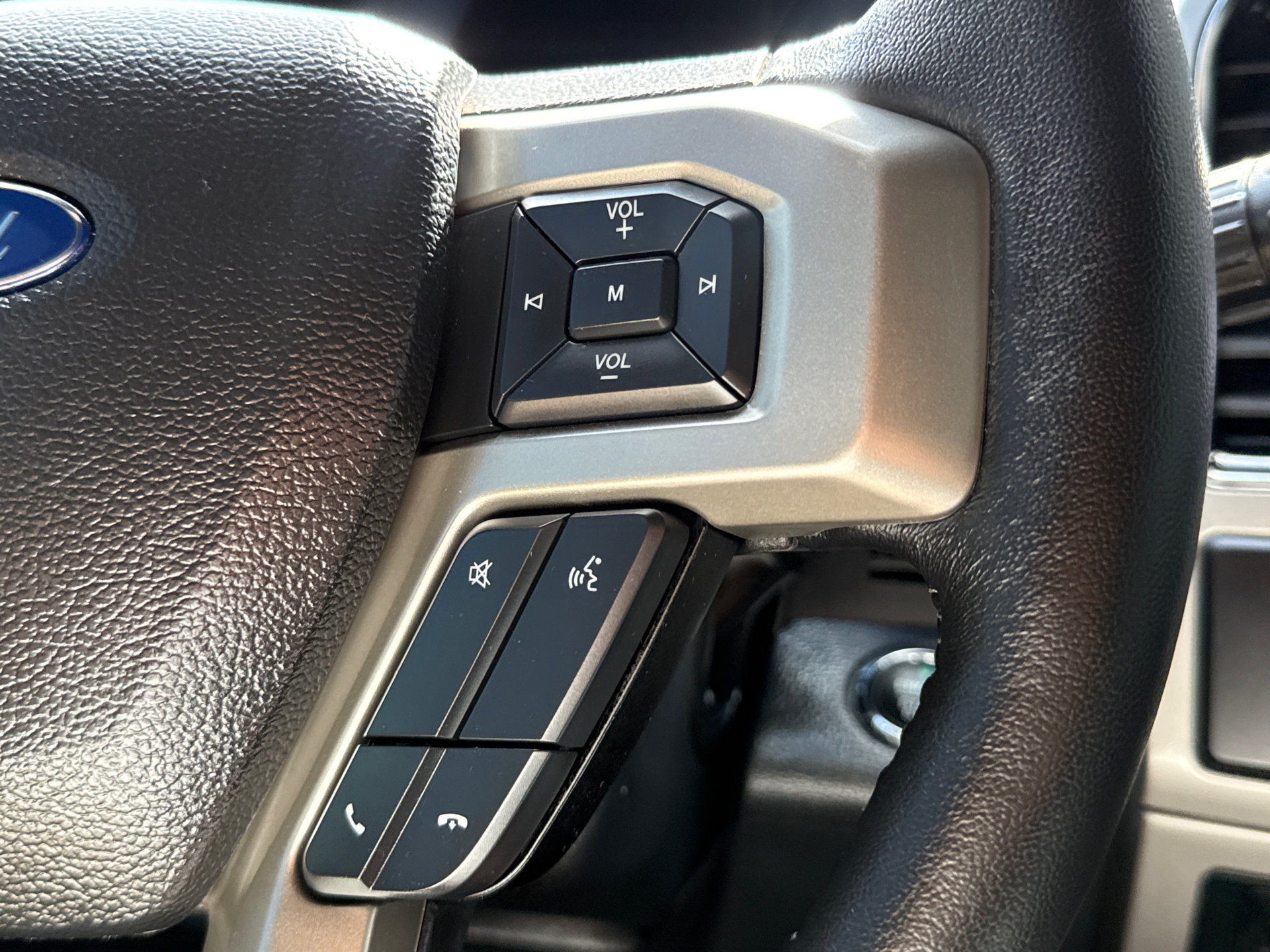 Used 2022 Ford F350 Lariat w/ Lariat Ultimate Package AWD/4WD image 27