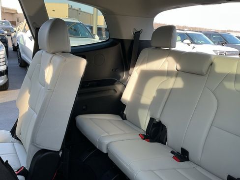 Used 2024 Kia Telluride EX image 14