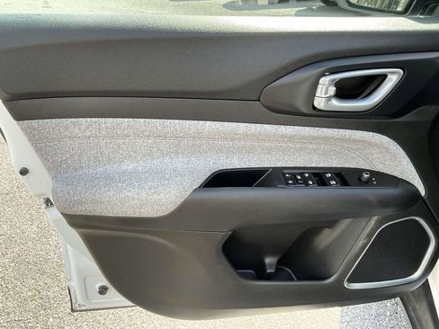 Used 2024 Jeep Compass Latitude image 19