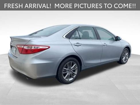 Used 2016 Toyota Camry SE image 4