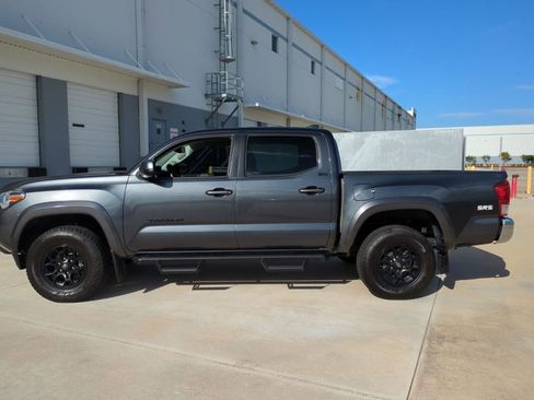 Used 2022 Toyota Tacoma SR5 RWD image 9