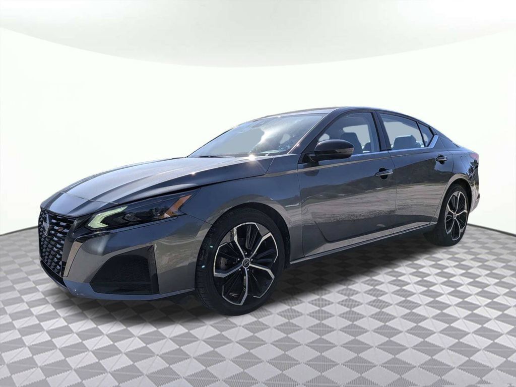 Used 2025 Nissan Altima 2.5 SR FWD image 7