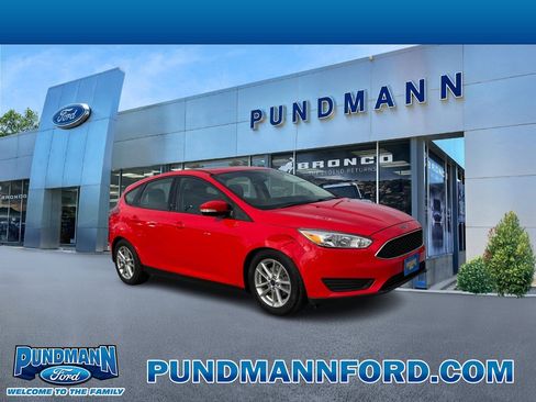 Used 2016 Ford Focus SE w/ SE Power Seat Package image 1