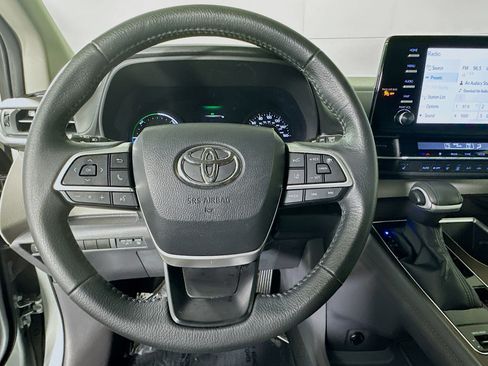 Used 2023 Toyota Sienna XLE image 15