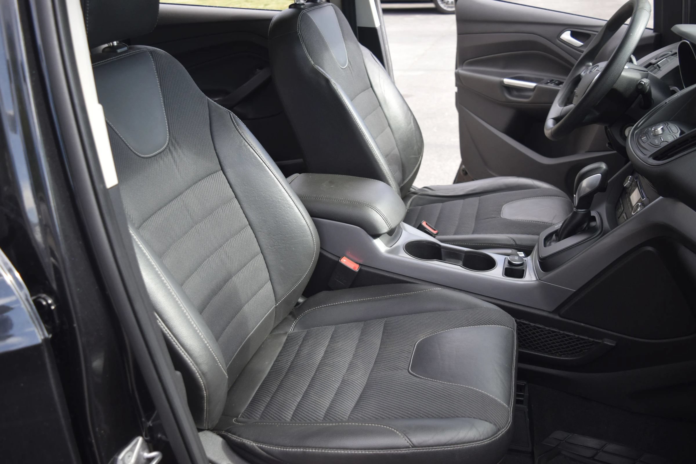 Used 2015 Ford Escape SE w/ SE Chrome Package FWD image 9