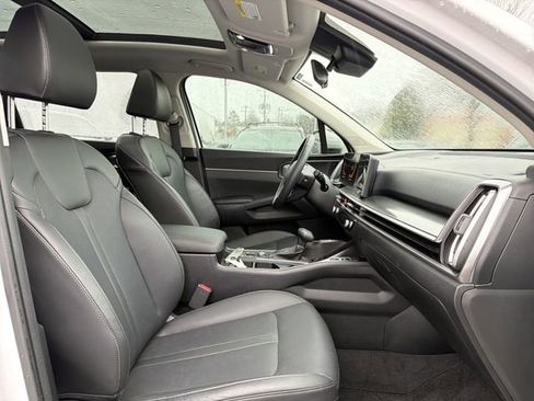 Used 2025 Kia Sorento S w/ Panoramic Sunroof Package image 16