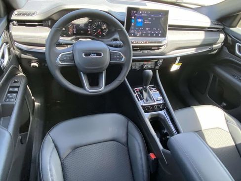 New 2026 Jeep Compass Latitude image 11