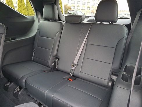 Certified 2025 Chevrolet Traverse LT image 11