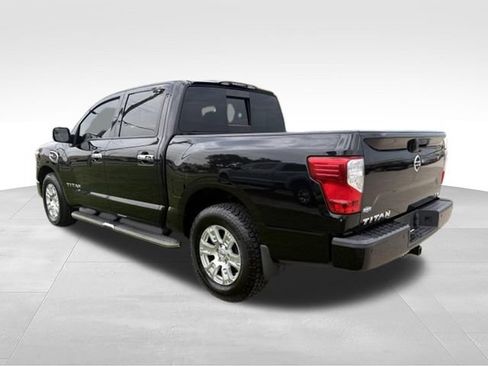 Used 2017 Nissan Titan SV RWD image 2