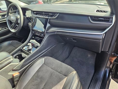 Certified 2024 Jeep Grand Cherokee L Laredo image 37