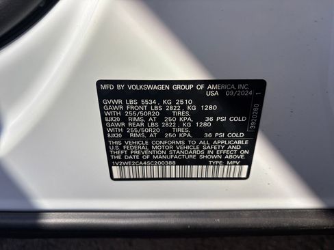 Used 2025 Volkswagen Atlas Cross Sport SE image 29