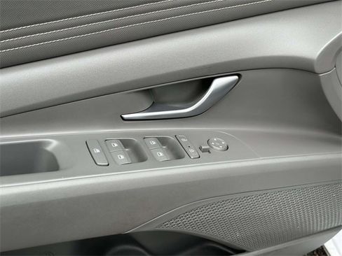 Used 2022 Hyundai Elantra SEL w/ Convenience Package image 13