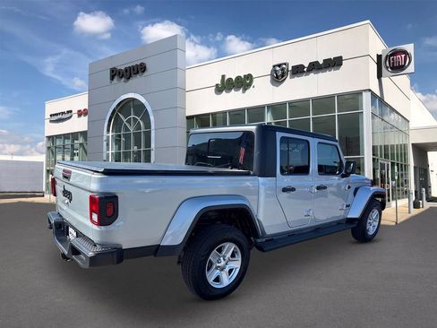 Used 2023 Jeep Gladiator Sport AWD/4WD image 2