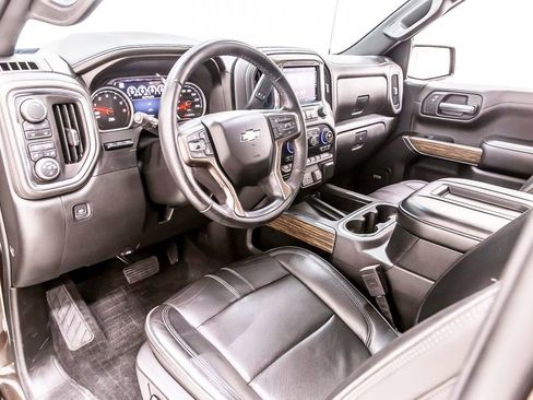 Used 2019 Chevrolet Silverado 1500 High Country w/ Technology Package AWD/4WD image 28
