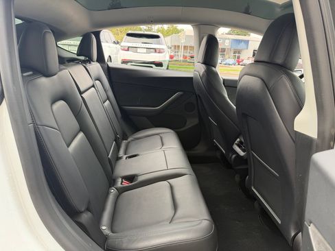 Used 2022 Tesla Model Y Performance AWD/4WD image 21