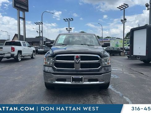 Used 2019 RAM 1500 Classic SLT w/ Luxury Group AWD/4WD image 3