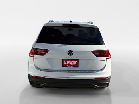 Certified 2024 Volkswagen Tiguan SE w/ Panoramic Sunroof Package image 14