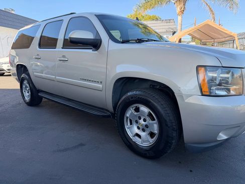 Used 2007 Chevrolet Suburban LT w/ LT Preferred Equipment Group AWD/4WD image 14