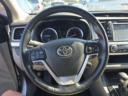 Used 2018 Toyota Highlander XLE AWD/4WD image 10