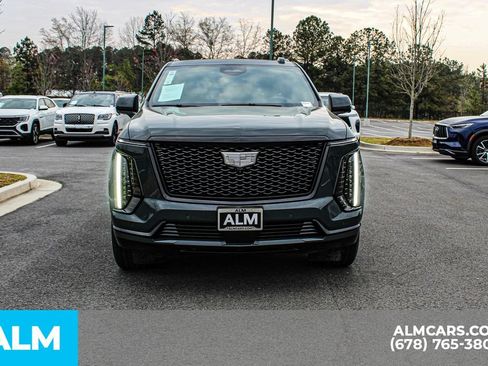 Used 2025 Cadillac Escalade Sport AWD/4WD image 9