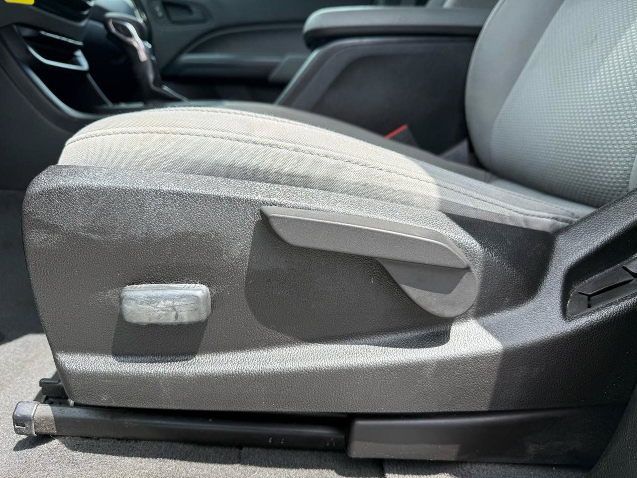 Used 2022 Chevrolet Colorado W/T RWD image 14