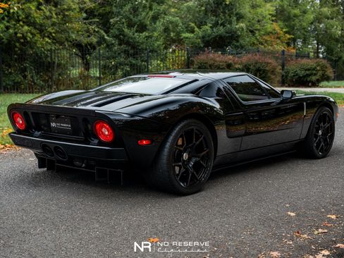 Used 2005 Ford GT image 10
