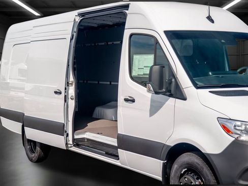 Used 2024 Mercedes-Benz Sprinter 3500 image 8
