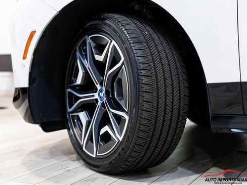 Used 2024 BMW iX xDrive50 w/ Premium Package AWD/4WD image 82