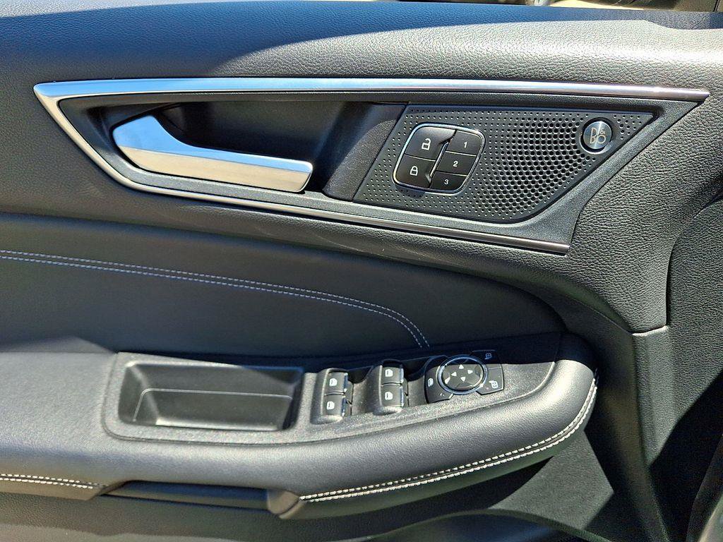 Used 2024 Ford Edge Titanium AWD/4WD image 15