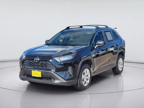 Used 2019 Toyota RAV4 LE FWD image 3