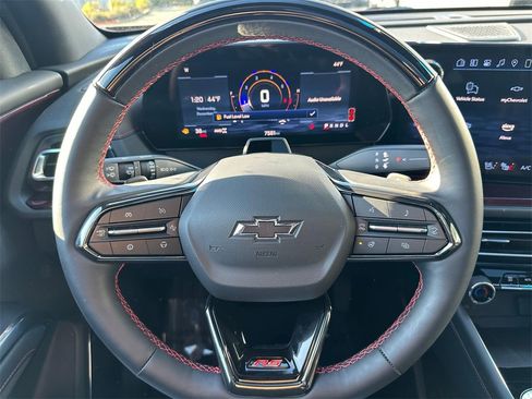 Used 2025 Chevrolet Traverse RS image 25