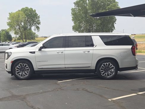 Used 2023 GMC Yukon XL Denali Ultimate AWD/4WD image 4