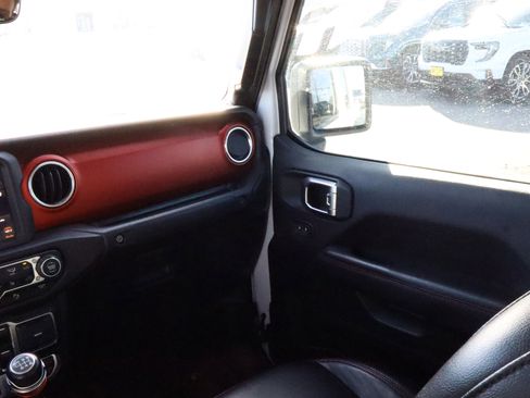 Used 2020 Jeep Gladiator Rubicon image 11