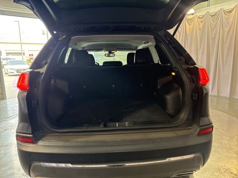 Used 2019 Jeep Cherokee Limited w/ Technology Group image 17