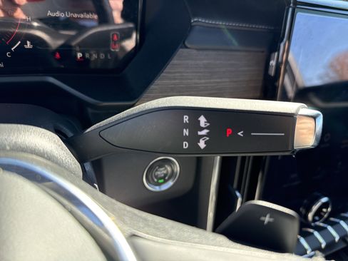 Used 2025 GMC Acadia Denali image 24