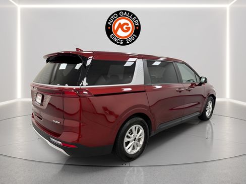 Used 2024 Kia Carnival LX FWD image 3