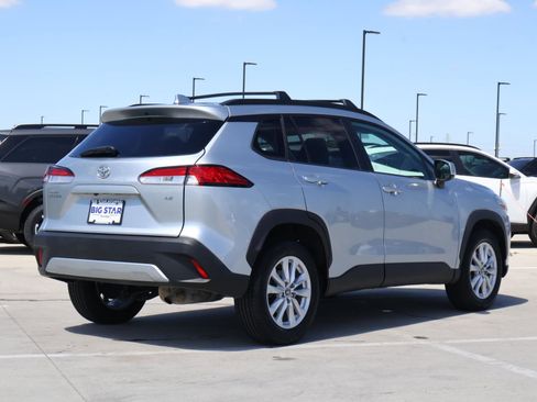 Used 2022 Toyota Corolla Cross LE w/ Moonroof Package image 4