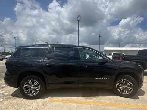 Used 2024 Chevrolet Traverse LT w/ LPO, Floor Liner Package FWD image 13