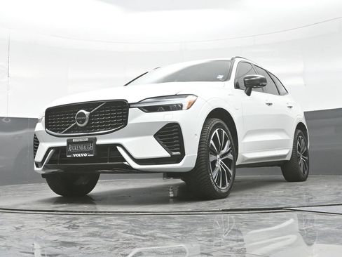 Used 2023 Volvo XC60 T8 Plus AWD/4WD image 23