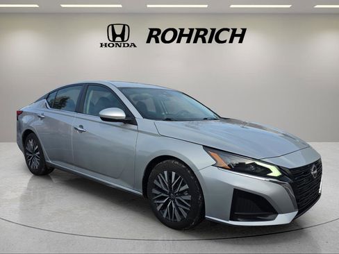 Used 2023 Nissan Altima 2.5 SV image 4