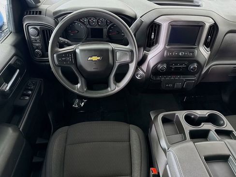 Used 2024 Chevrolet Silverado 1500 Custom image 3